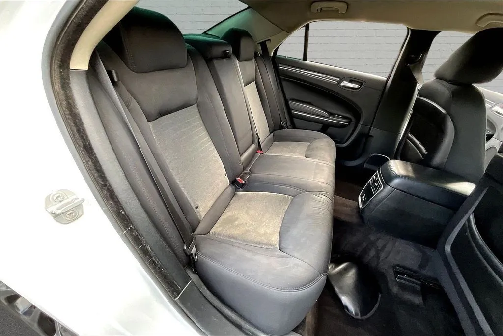 Chrysler 300 photo 15