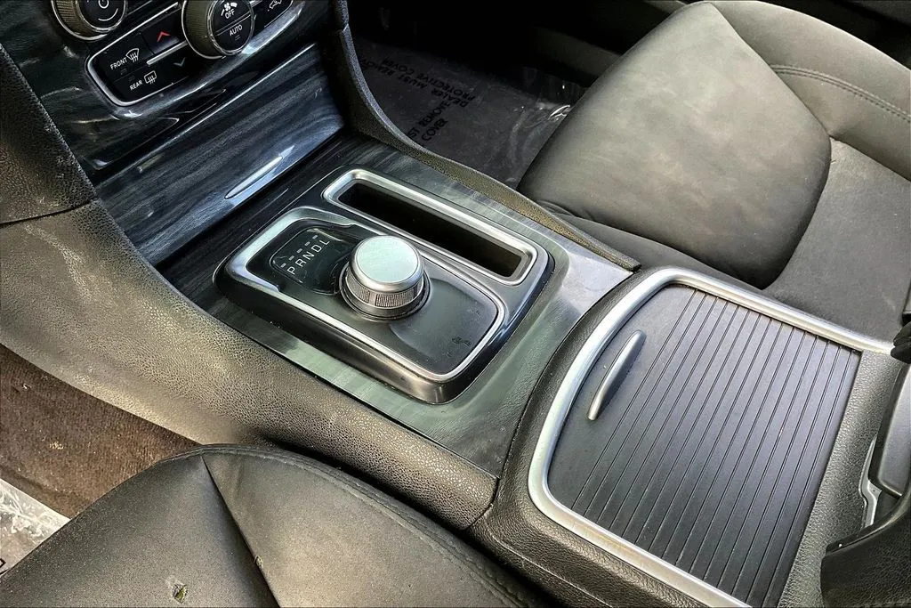 Chrysler 300 photo 8