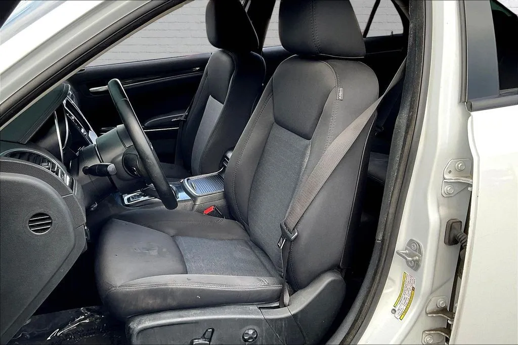 Chrysler 300 photo 11