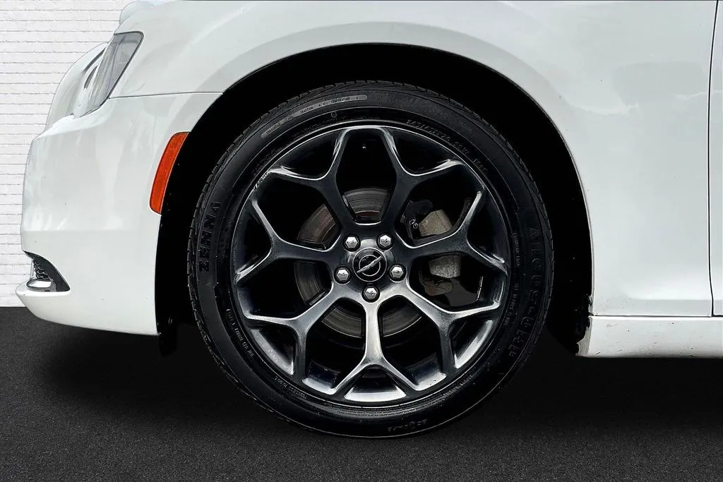 Chrysler 300 photo 21