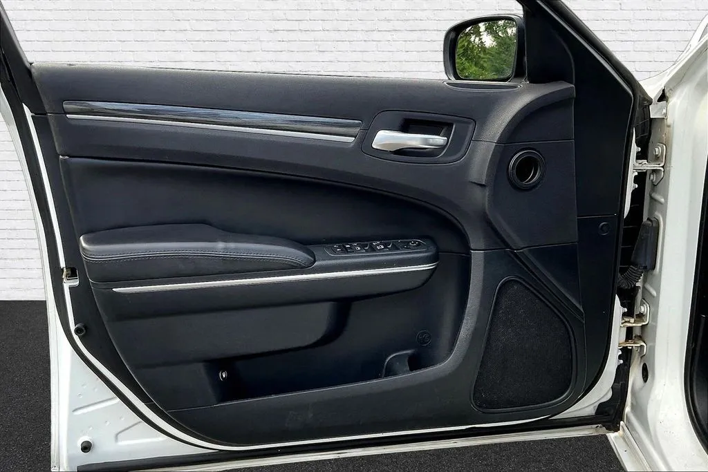 Chrysler 300 photo 10