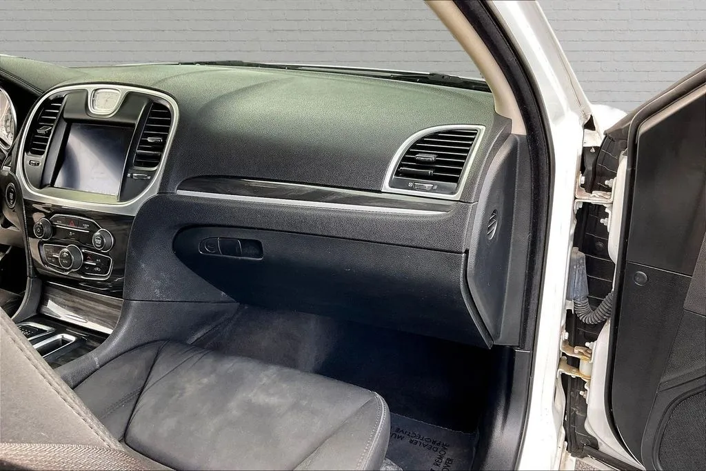 Chrysler 300 photo 16