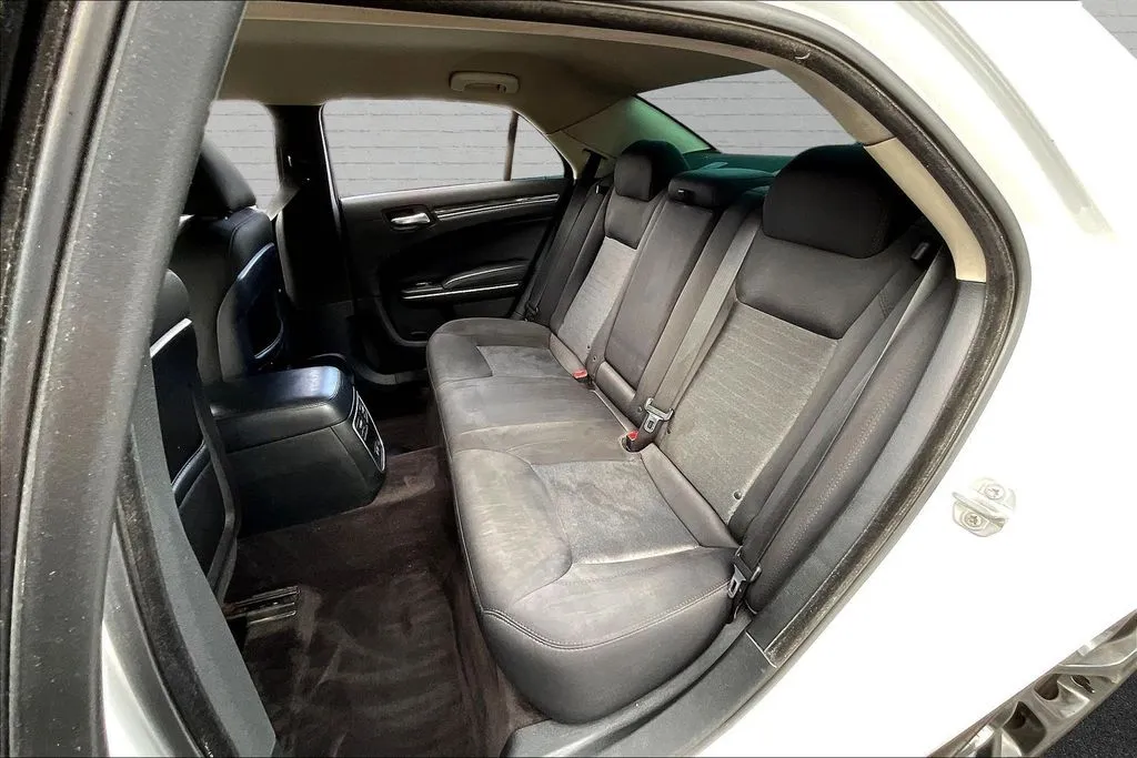Chrysler 300 photo 12