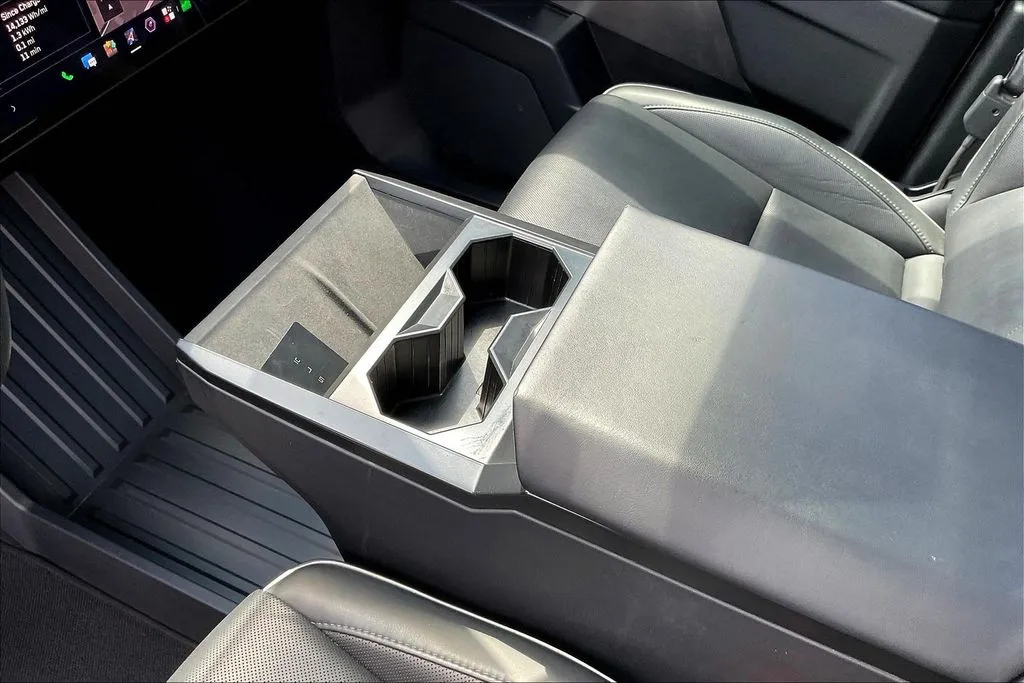 Tesla Cybertruck photo 13