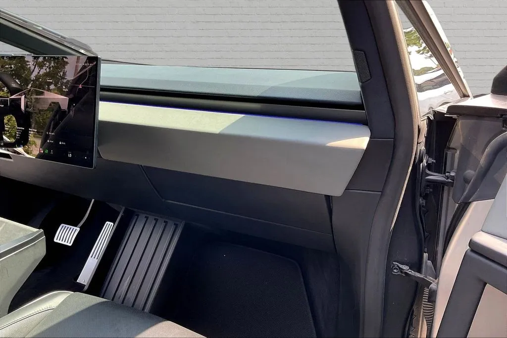 Tesla Cybertruck photo 19