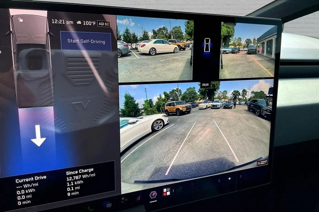 Tesla Cybertruck photo 10