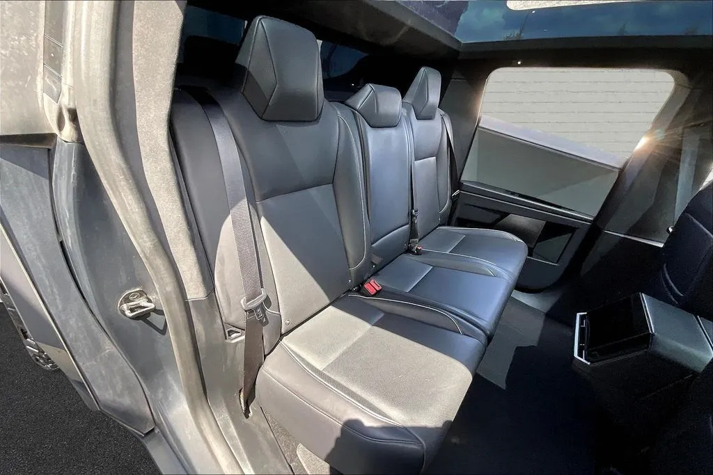 Tesla Cybertruck photo 18
