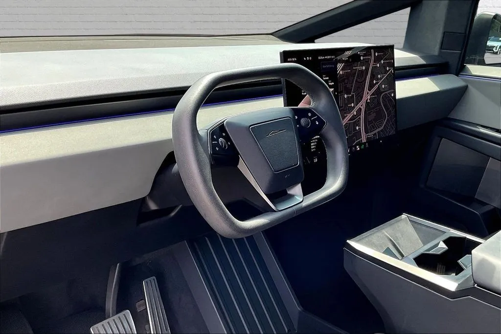 Tesla Cybertruck photo 12