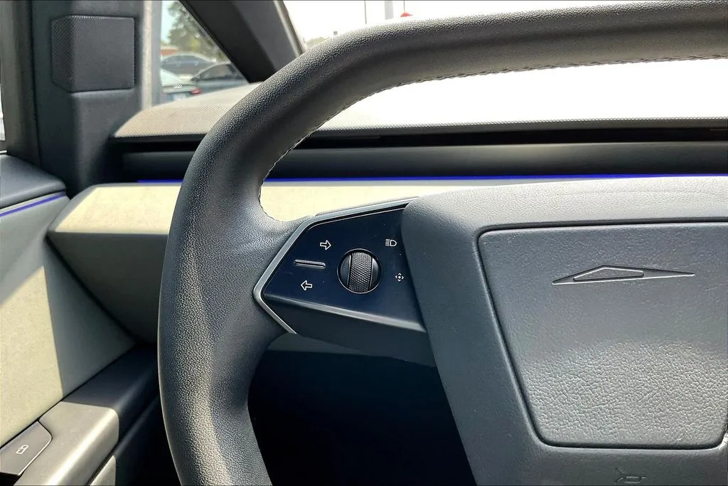 Tesla Cybertruck photo 7