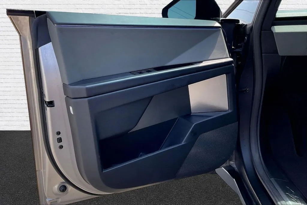 Tesla Cybertruck photo 15