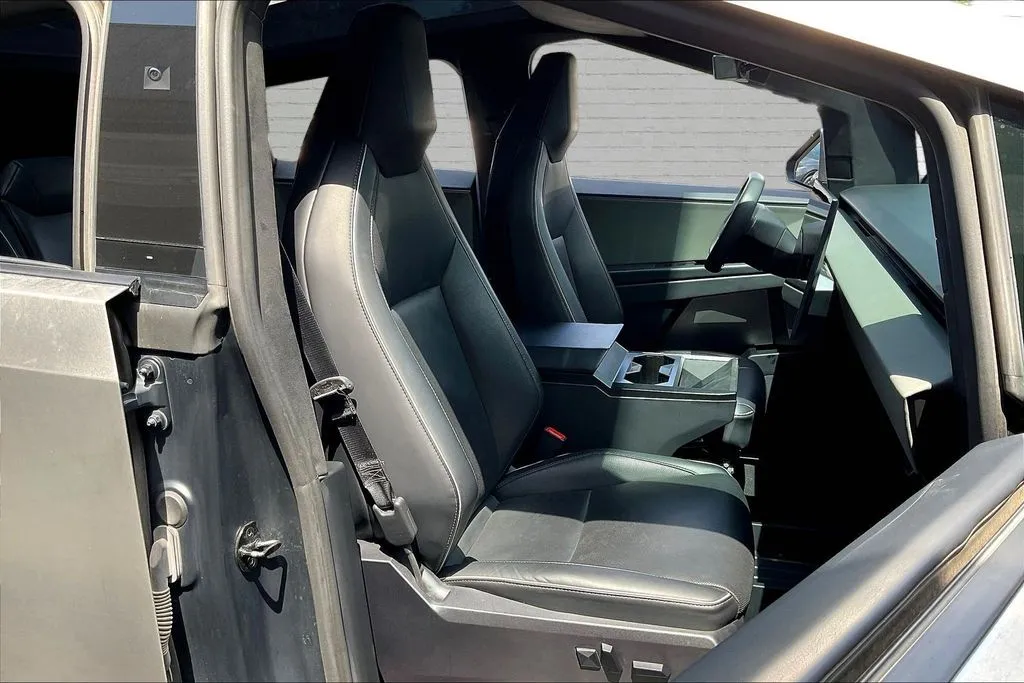 Tesla Cybertruck photo 21