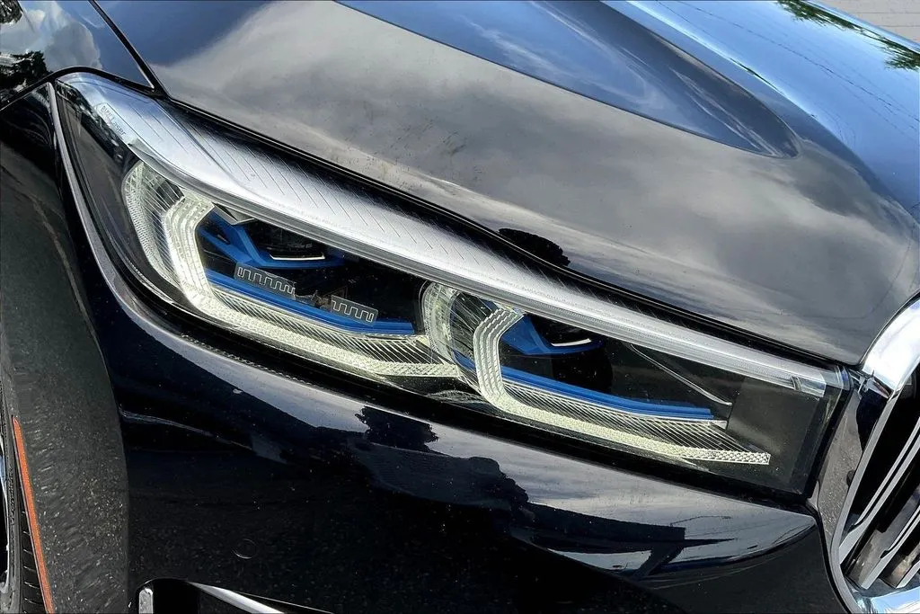 BMW 7 Series photo 30