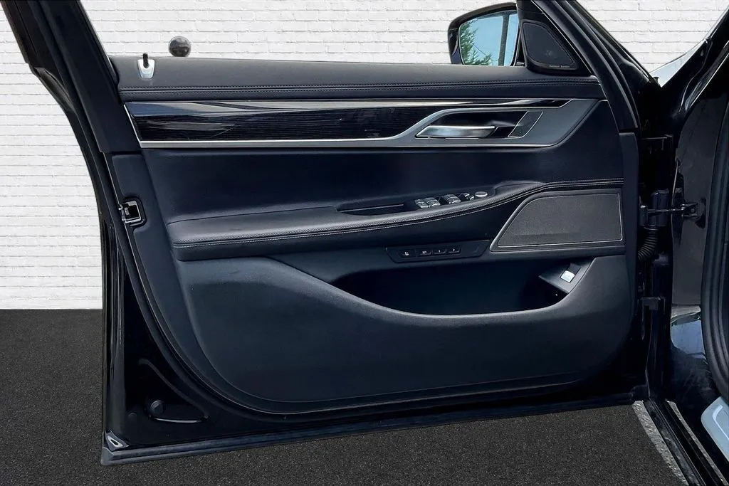 BMW 7 Series photo 19