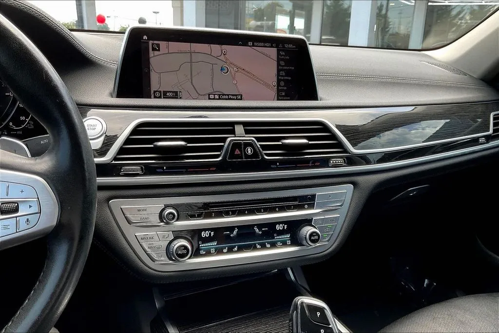 BMW 7 Series photo 15