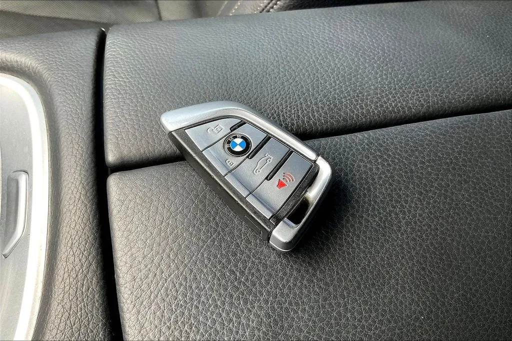 BMW 7 Series photo 33