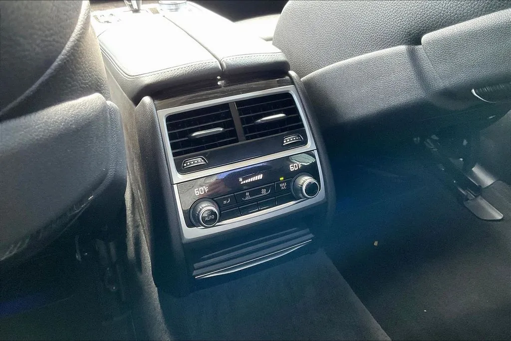 BMW 7 Series photo 10