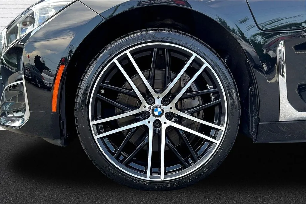 BMW 7 Series photo 32