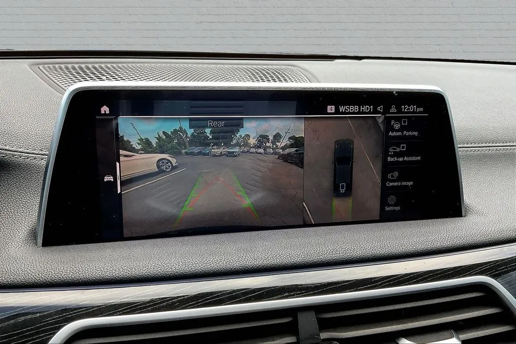 BMW 7 Series photo 14