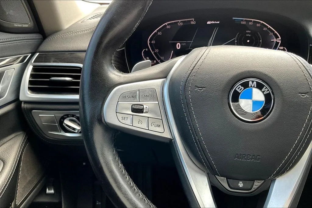 BMW 7 Series photo 11