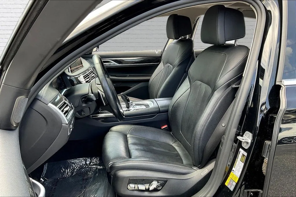 BMW 7 Series photo 20