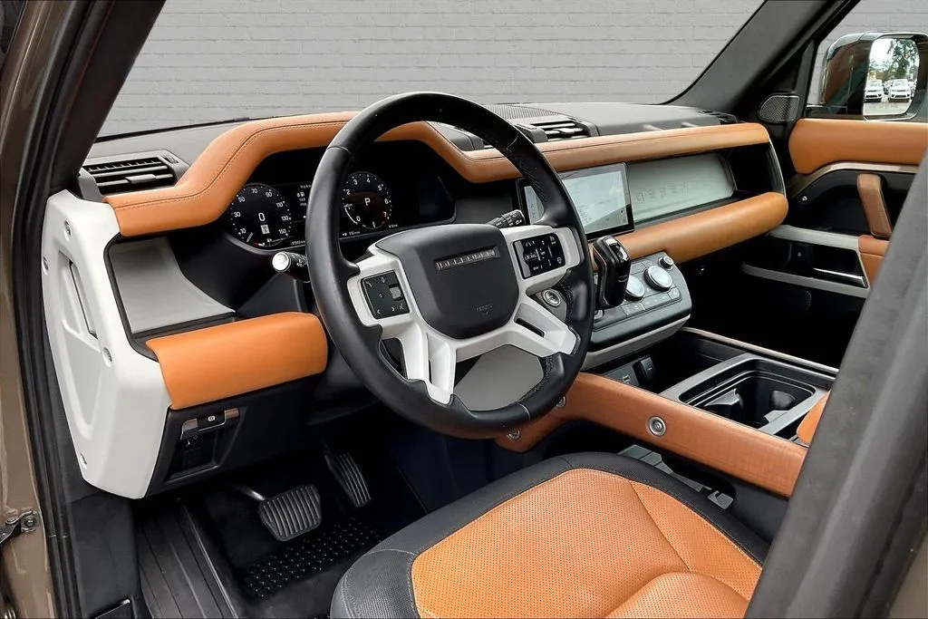 Land Rover Defender 110 photo 16