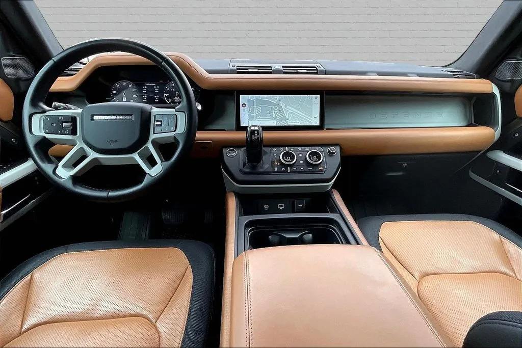 Land Rover Defender 110 photo 7