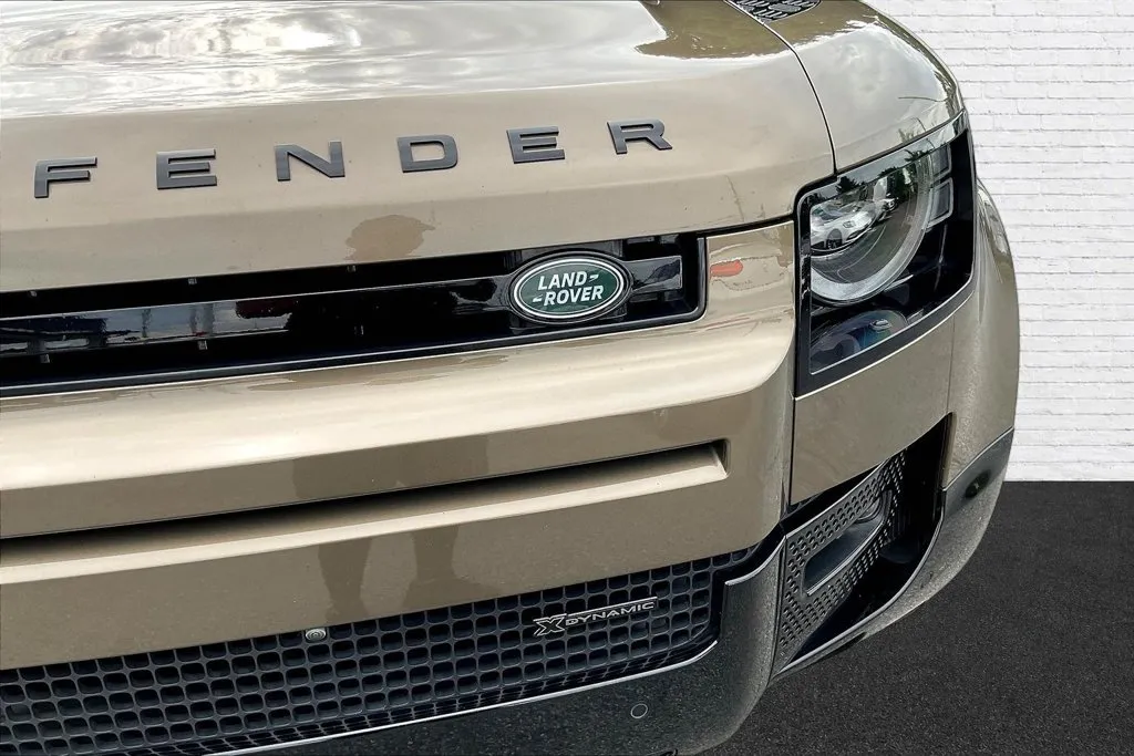 Land Rover Defender photo 31