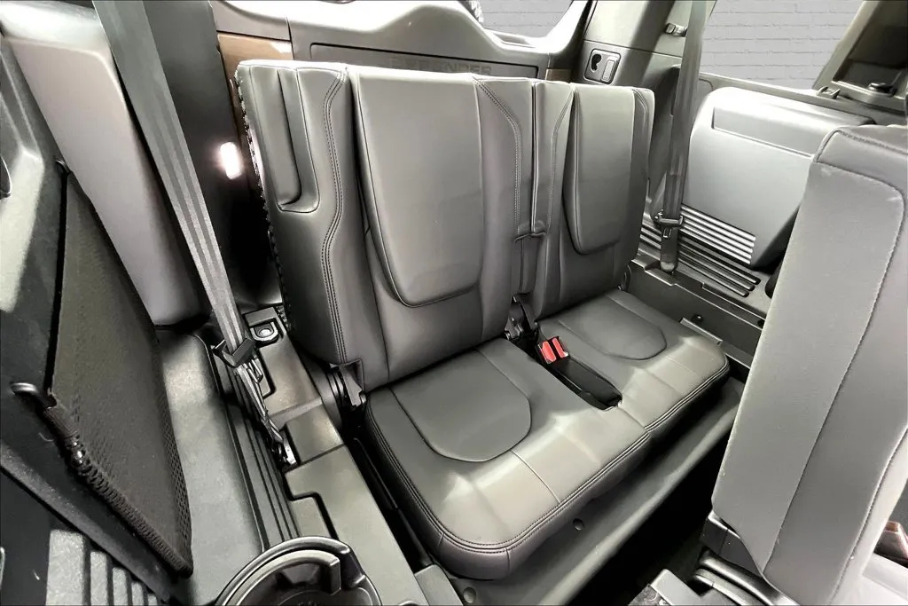 Land Rover Defender photo 25