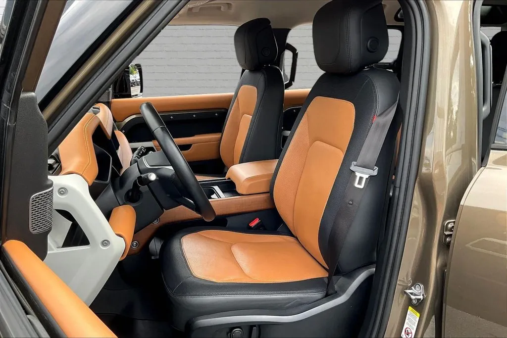 Land Rover Defender photo 20