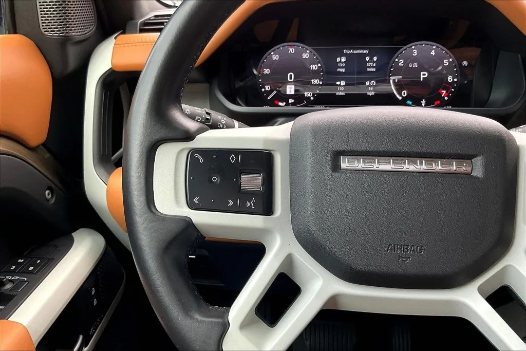 Land Rover Defender photo 11