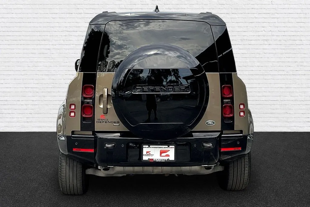 Land Rover Defender photo 5