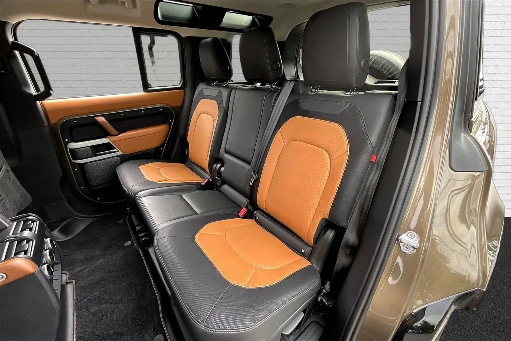 Land Rover Defender photo 21
