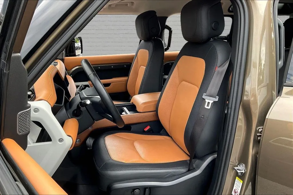Land Rover Defender 110 photo 20