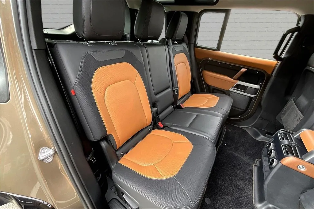 Land Rover Defender photo 24