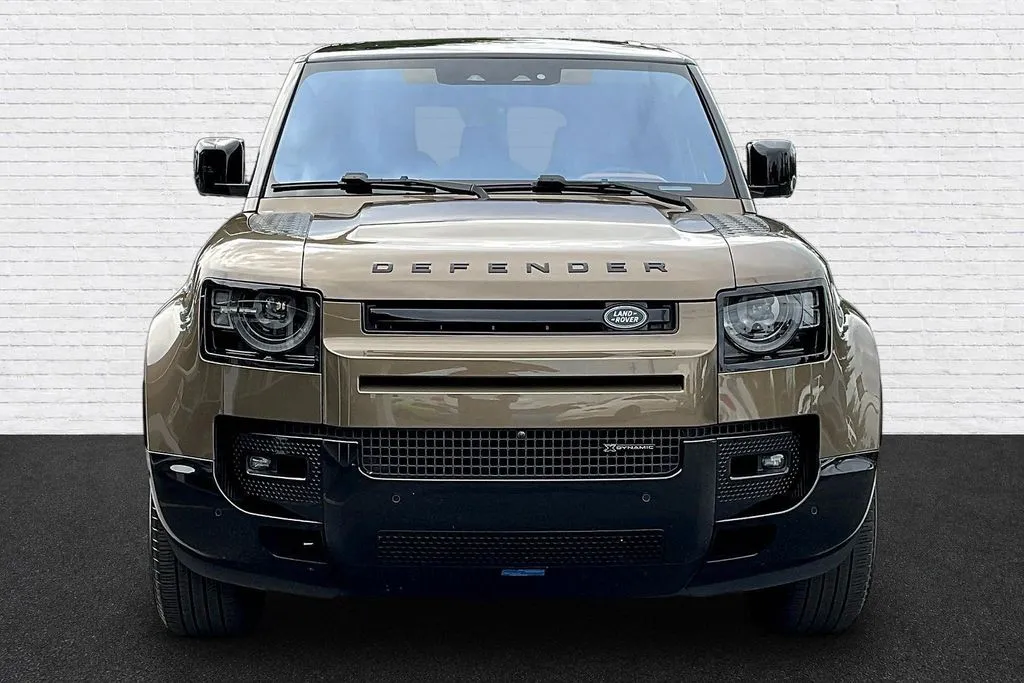 Land Rover Defender 110 photo 2