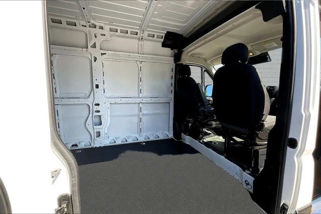 Ram ProMaster 2500 photo 23