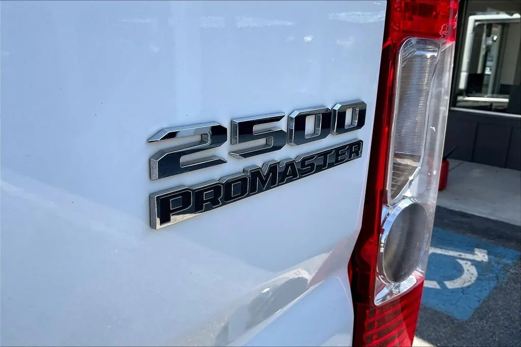 Ram ProMaster 2500 photo 22
