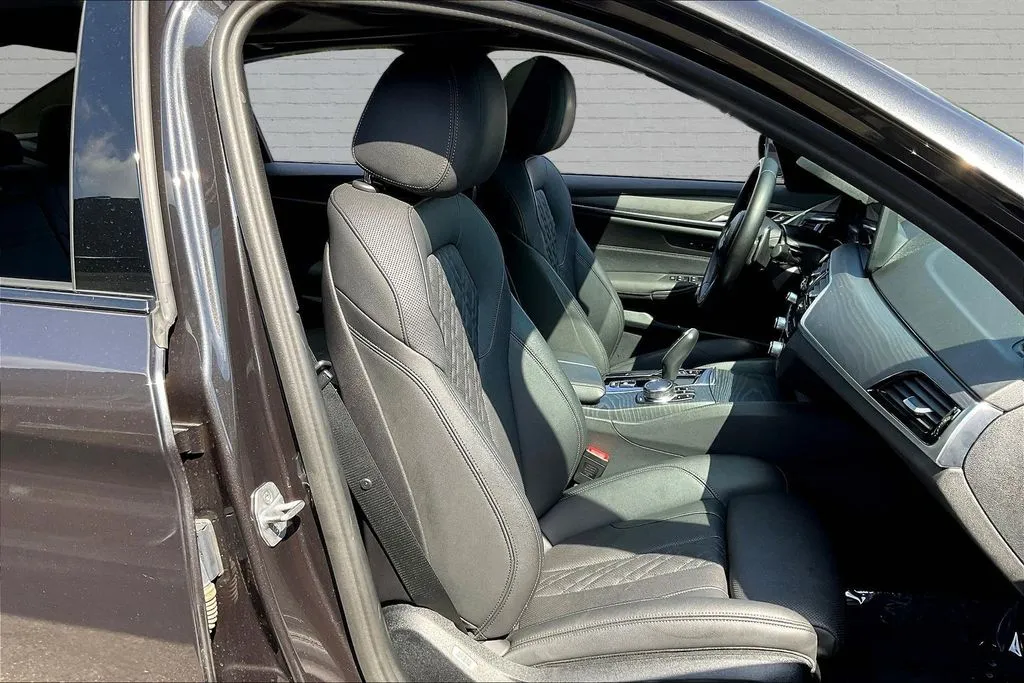 BMW 5 Series photo 28