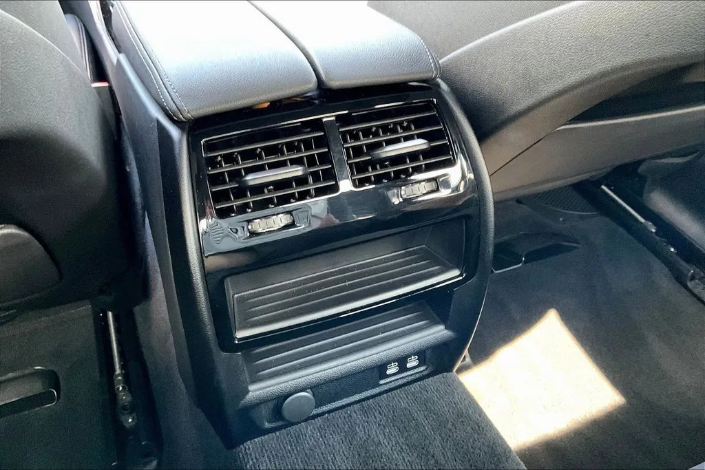 BMW 5 Series photo 10