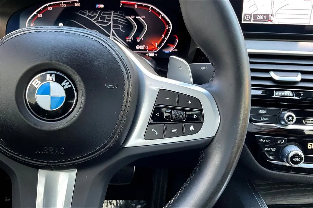 BMW 5 Series photo 12