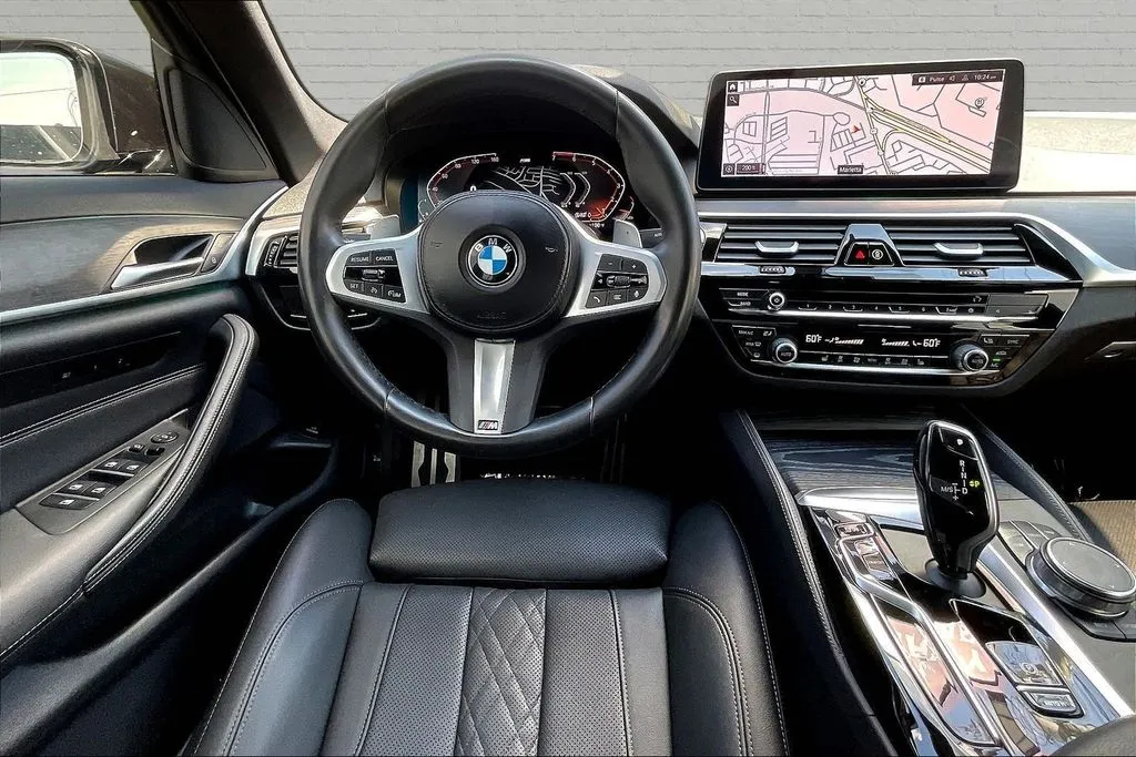 BMW 5 Series photo 8