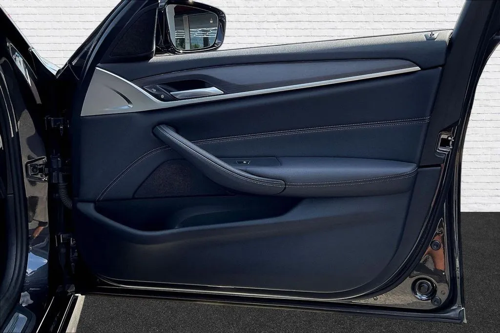 BMW 5 Series photo 27
