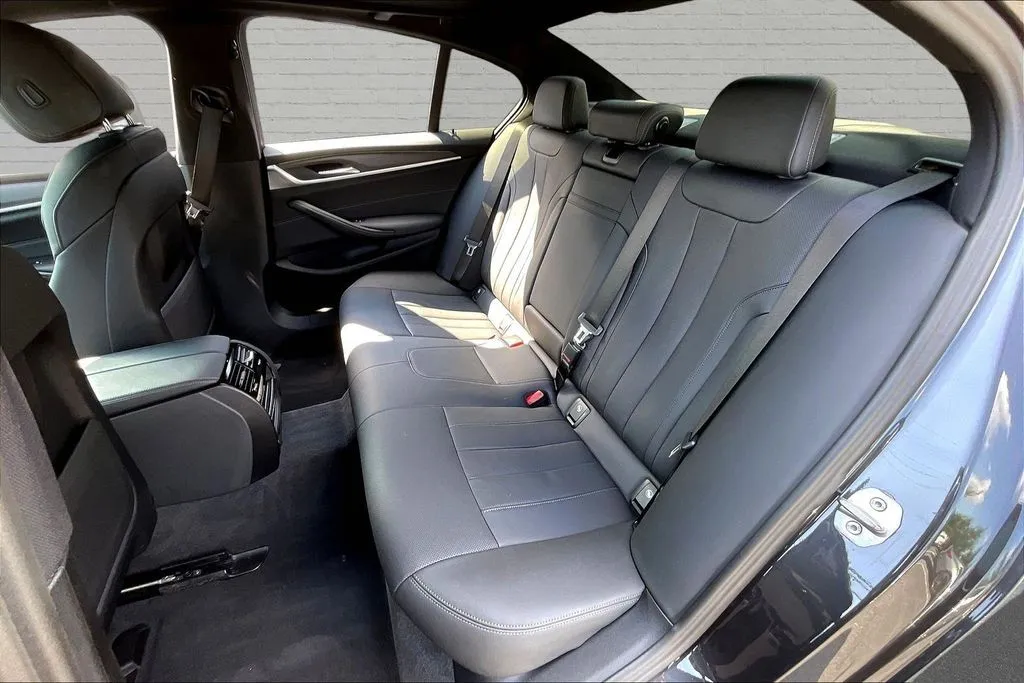 BMW 5 Series photo 21