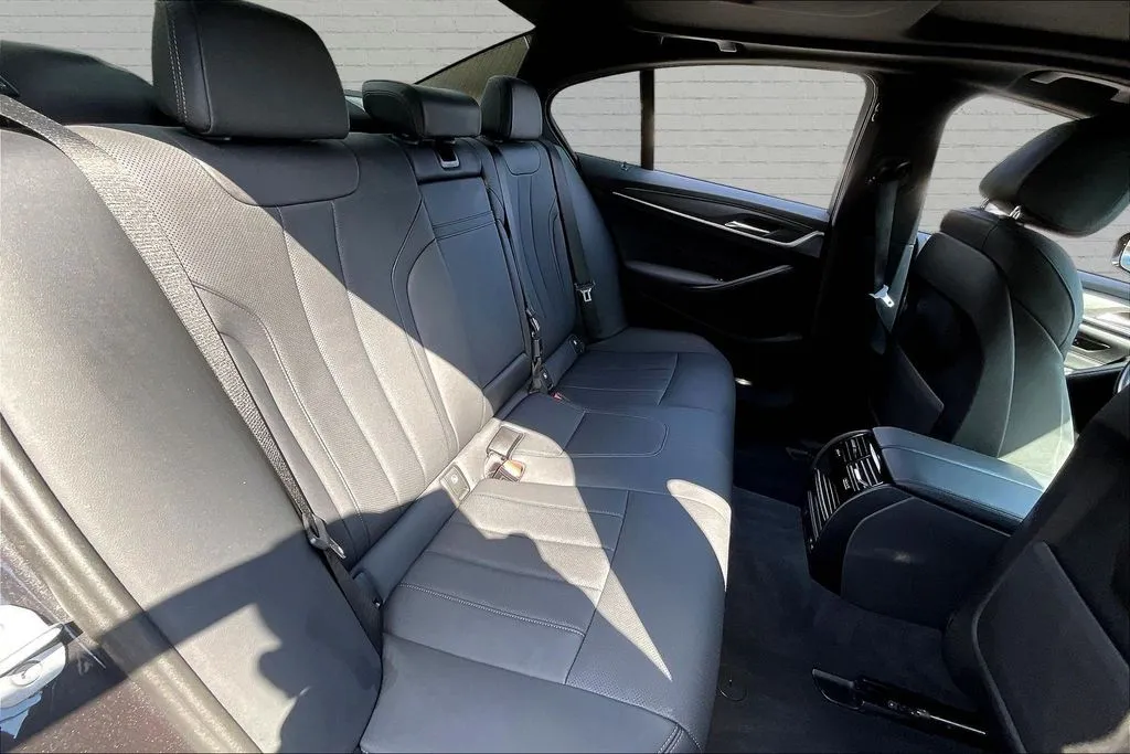 BMW 5 Series photo 24