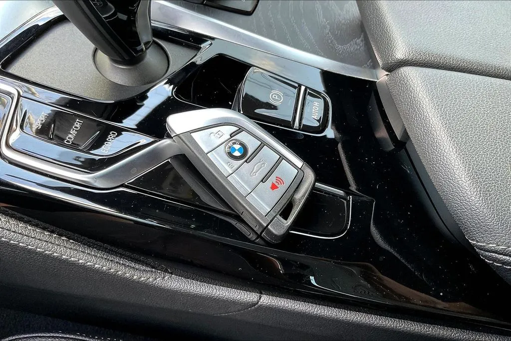 BMW 5 Series photo 32