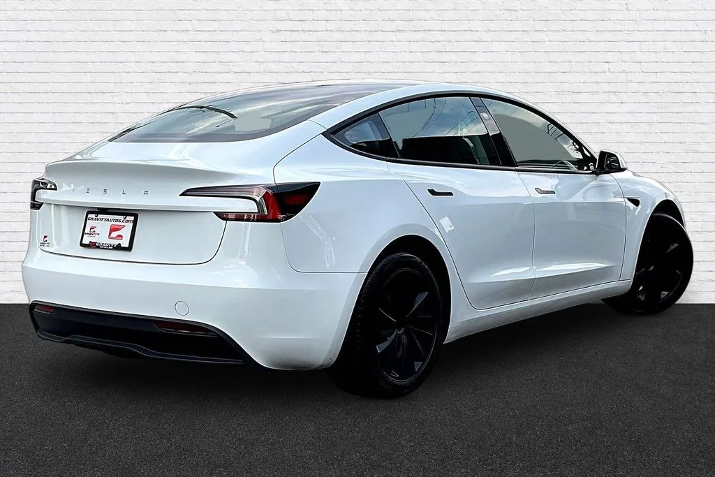 Tesla Model 3 photo 6