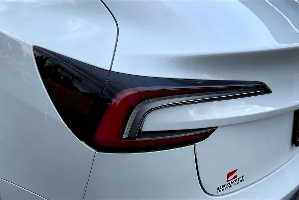 Tesla Model 3 photo 22