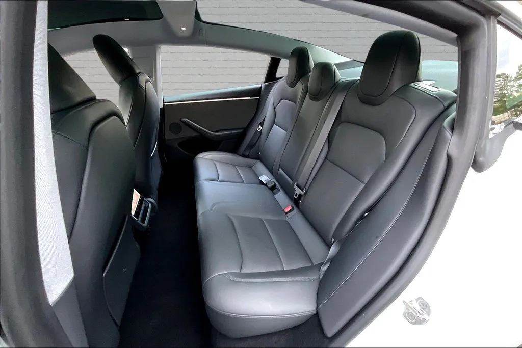 Tesla Model 3 photo 21