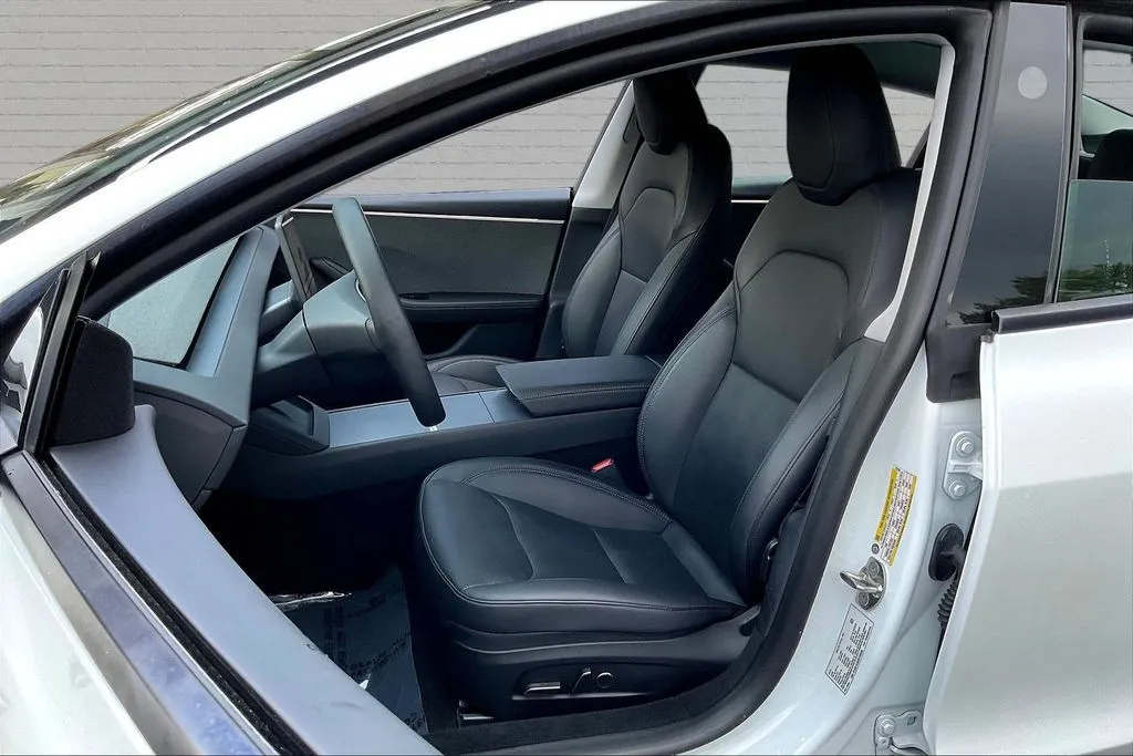 Tesla Model 3 photo 20