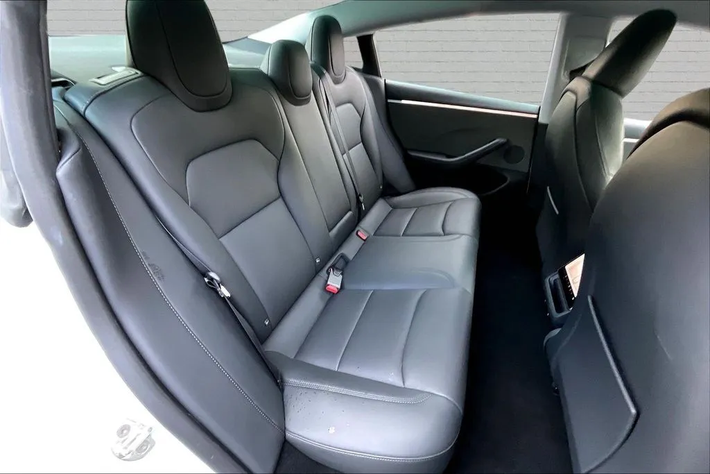 Tesla Model 3 photo 24